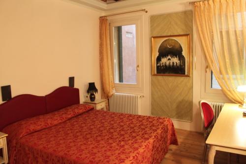 Sant'Angelo - Fenice Apartments in Venice - image 4
