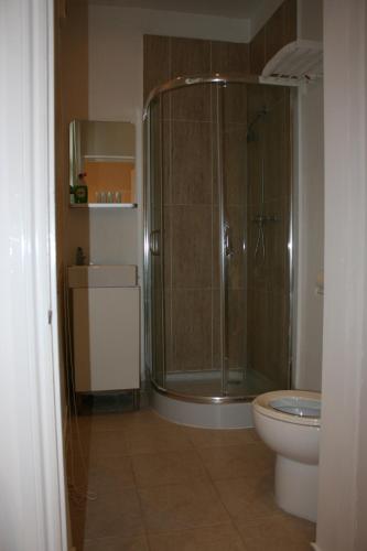 Shepherd's Bush Flats - image 11