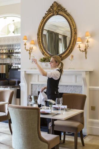 St Paul's Hotel - image 11