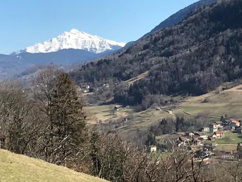 Chambre cosy, calme, dans maison privée à 1,5 km village