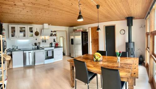 Spacey and charming cabin 300 m. from beach in Hojby