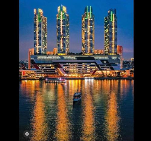 Bright cozy studio 1BR Cityview, SmartTV,FAST Wifi at Greenbay Pluit photo