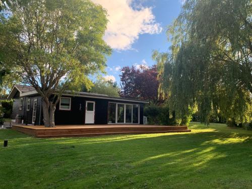 Exterior view, Spacey and charming cabin 300 m. from beach in Hojby