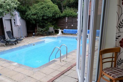 Kert, Colchester Sunny Apartment with Pool and EV Car Point in Lexden