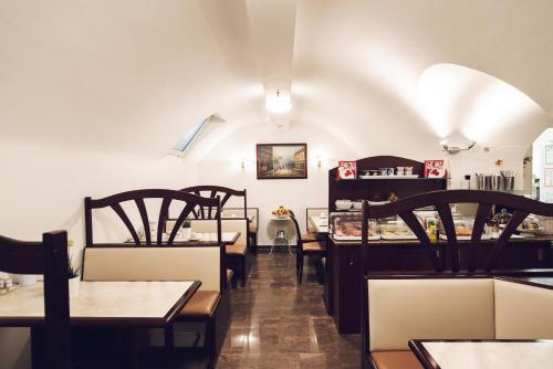Hotel Domblick Garni - image 11