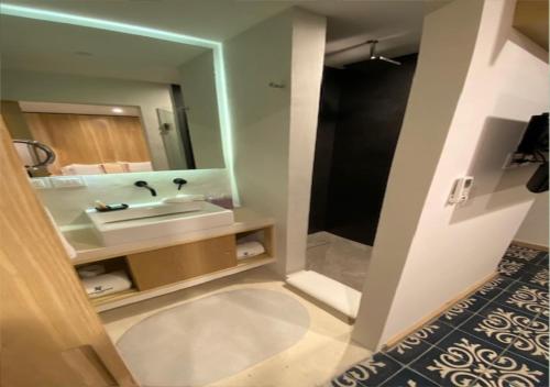 room detail thumbnail 2