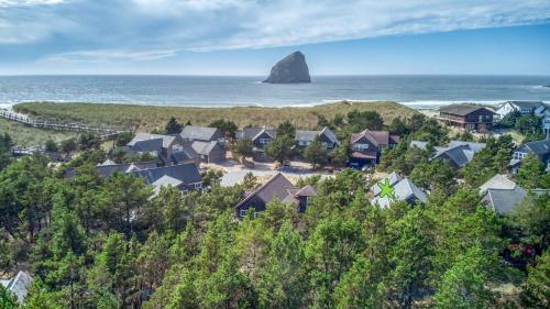 Barefoot Bungalow - Meredith Lodging, Pacific City