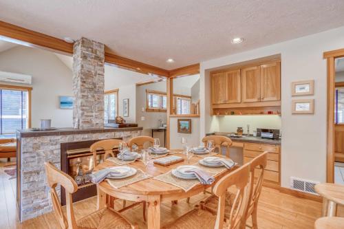Barefoot Bungalow - Meredith Lodging - image 12