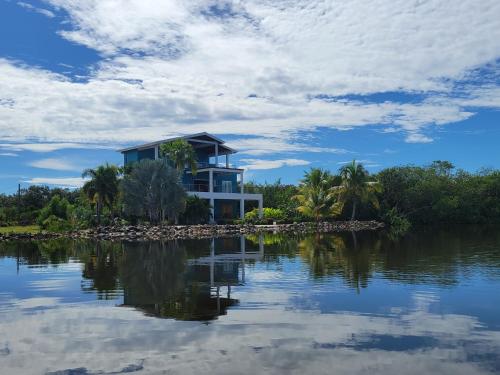 Instalaciones, Laguna Tramonto in Maya Beach