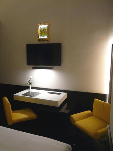 Superior Double Room image 6