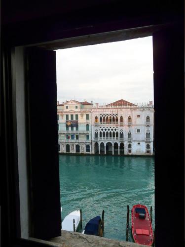 Deluxe Double Room with Canal View image 9