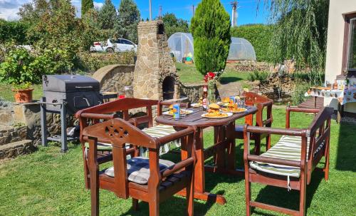 Kert, Clara Valis - Village House in Ótátrafüred