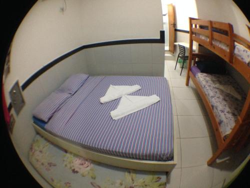 1 queen bed, 1 twin bed