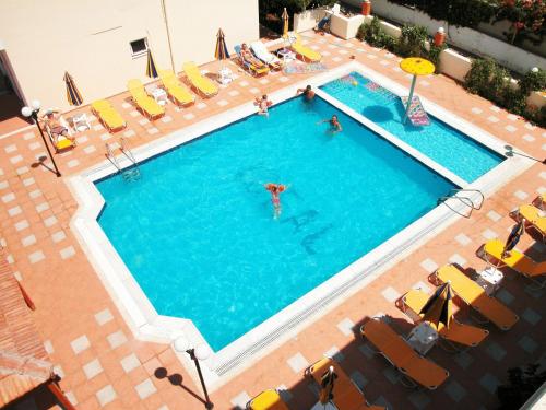 Ideal Hotel - image 9