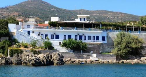 Chrisopetro Rooms Samos