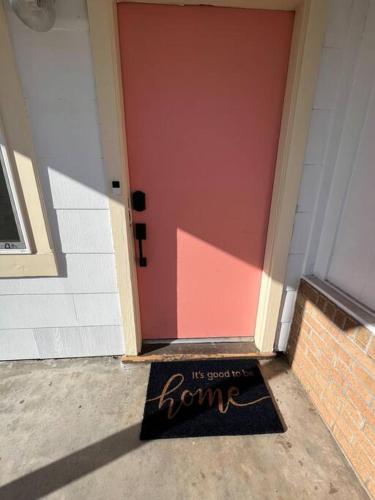 Modern 3-Bedroom Home with Cal-Kings Beds in Westover Hills