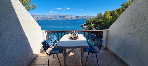 One-Bedroom Apartment with Balcony