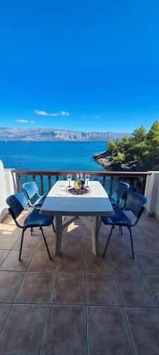 One-Bedroom Apartment with Sea View