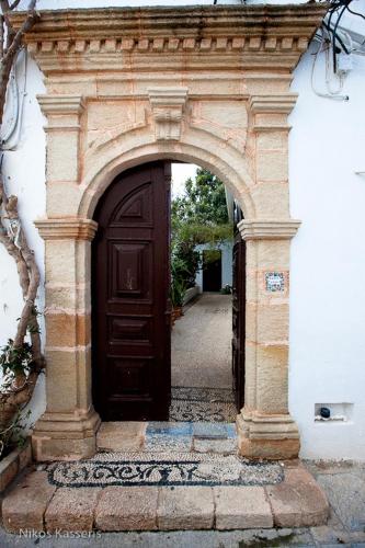 Erato Apartments - image 2