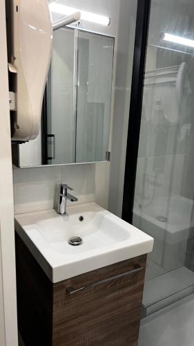 Vannituba, Embrun - Appartement 4/6 personnes avec extérieurs (Embrun - Appartement 4/6 personnes avec exterieurs) in Embrun