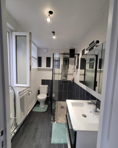 Bathroom, HRIM House rue PARIS Saint-Brice-sous-foret in Saint-Brice-sous-Foret