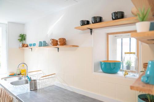 kuhinja, GARDEN - Utopy Hostel in Biarritz