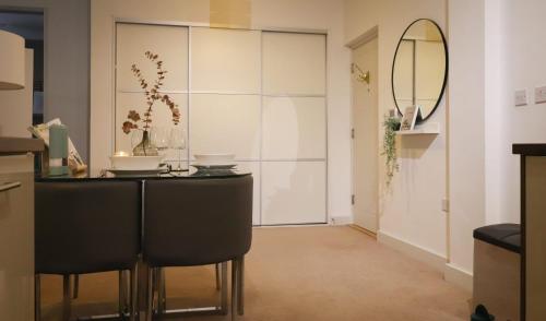 設施, Luxurious fully equipped Cowley 1 bed apartment with FREE Parking in 考利