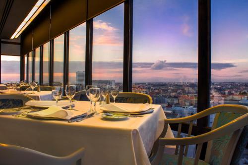 مطعم, فندق بلاك توليب - بورتو غايا (Hotel Black Tulip - Porto Gaia) in فيلا نوفا دي جايا