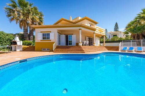 Villa Ocre, Galé