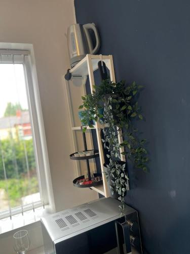 West Midlands Studio, Sleeps 2 People With FREE Parking
