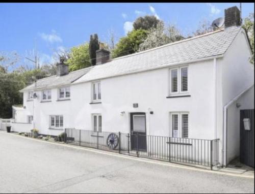 Charming 2-Bed Cottage in Wadebridge Cornwall