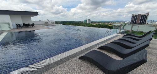 Kolam renang, Kozi Square New SGH Cozy Home 8A in Kuching