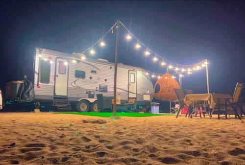 . كرفان مبيت على البحر فنس لك بالكامل