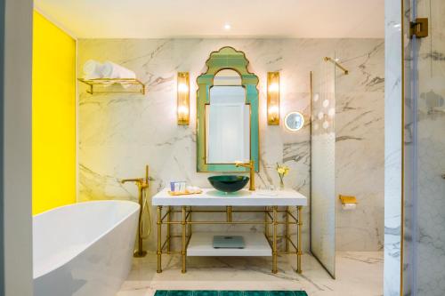 room detail thumbnail 2