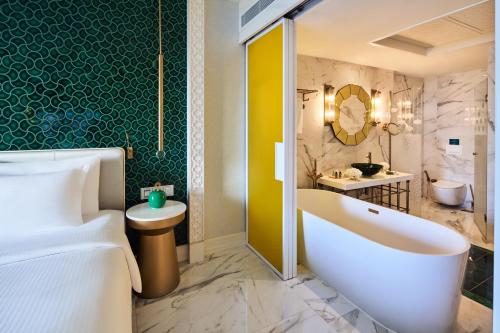 room detail thumbnail 2