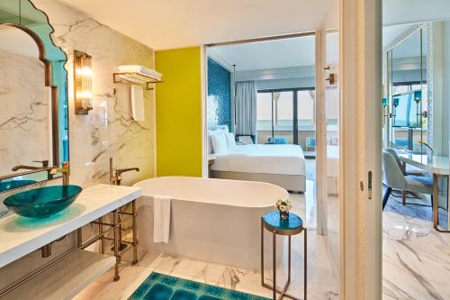 room detail thumbnail 2