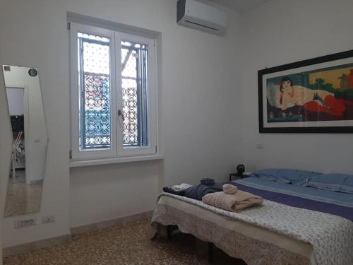 Private home next to the metro with large terrace