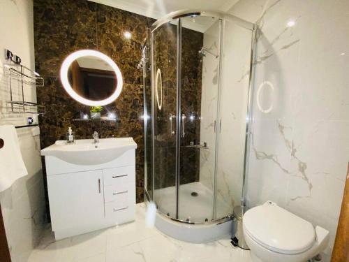 Bathroom, Close to Melb Airport Self contained large 2BR apartment in Essendon