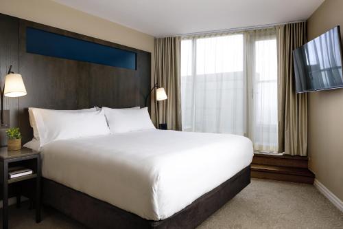 One King West Hotel & Residence
