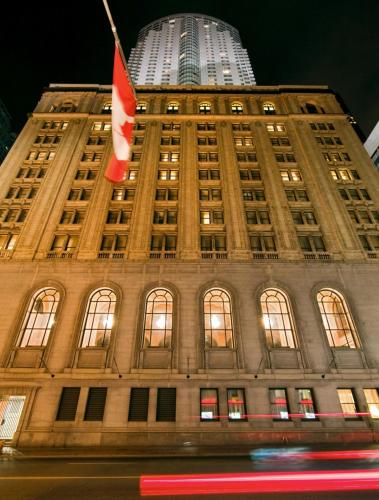 One King West Hotel and Residence in Toronto (ON)