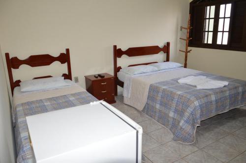 1 double bed, 1 twin bed