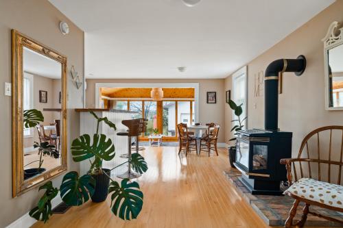 Sunroom on Maple - Apartment - Picton