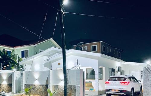 Entire two bedroom private house+Netflix+PS4+Solar backup power