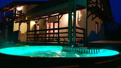 Peldbaseins, Cabana Plaiuri Ardelene in Șutu