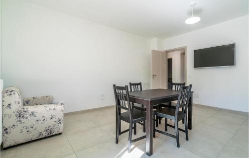  Beautiful home in Farindola with WiFi and 2 Bedrooms in Farindola
