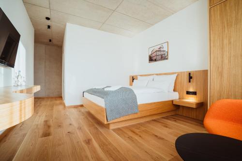 1 queen bed