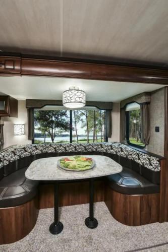 Ételek és italok, Heartland North Trail 31' RV in Manchaca