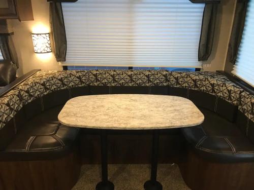 Létesítmények, Heartland North Trail 31' RV in Manchaca