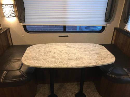 Létesítmények, Heartland North Trail 31' RV in Manchaca