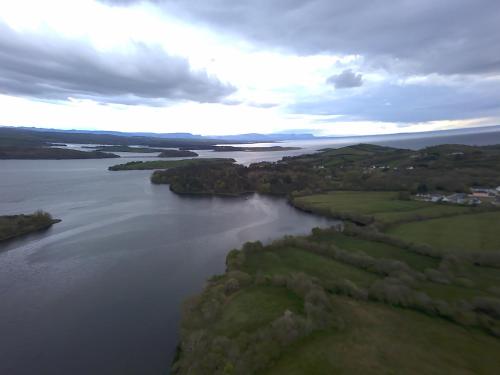 Kate's Place bedroom ensuite close to Donegal town